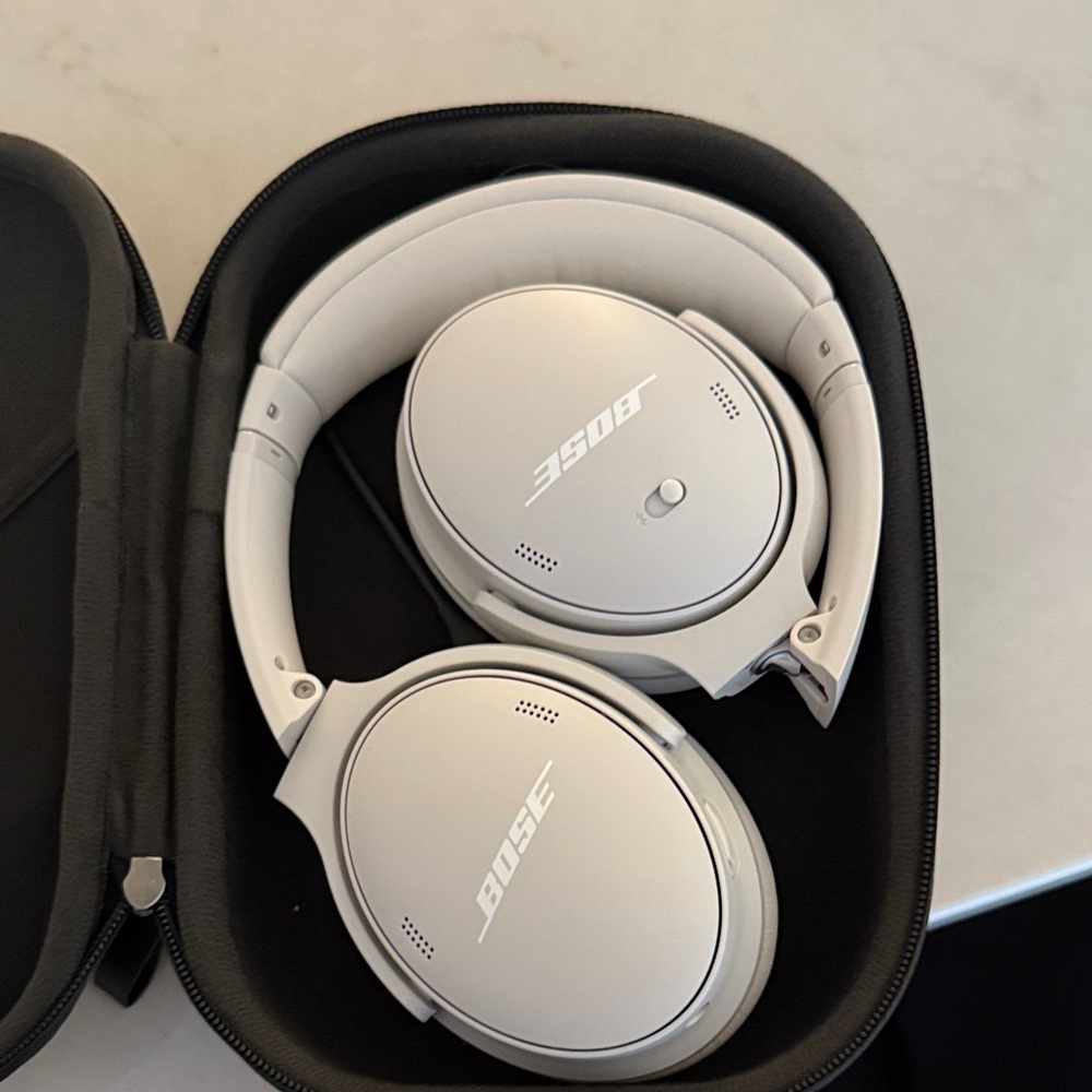 Bose Silver Wireless Headphones with Case